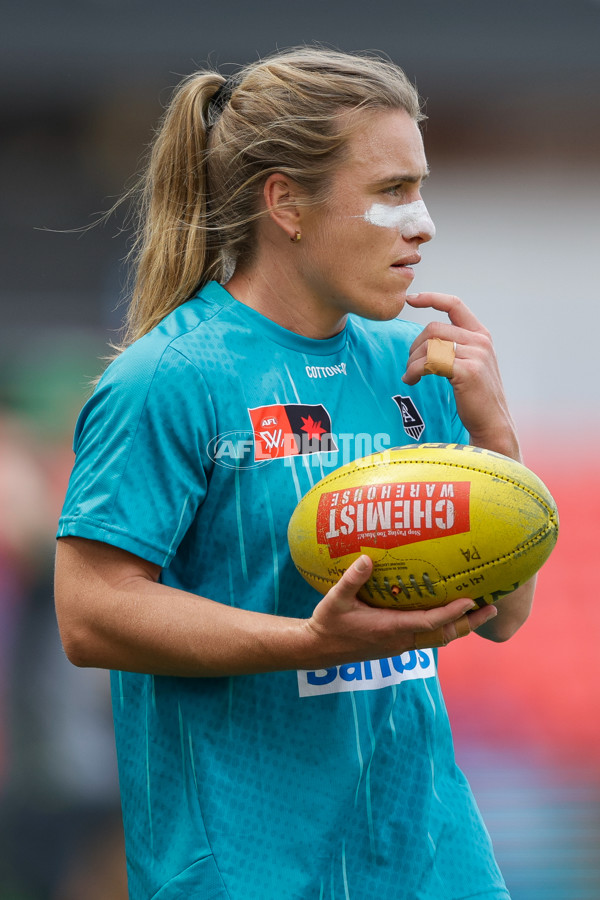 AFLW 2024 Round 09 - Gold Coast v Yartapuulti - A-55468120