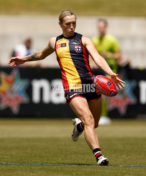 AFLW 2024 Round 09 - Western Bulldogs v Euro-Yroke - A-55489720