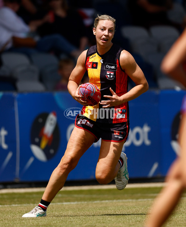 AFLW 2024 Round 09 - Western Bulldogs v Euro-Yroke - A-55489725