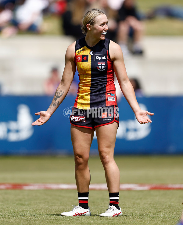 AFLW 2024 Round 09 - Western Bulldogs v Euro-Yroke - A-55489773