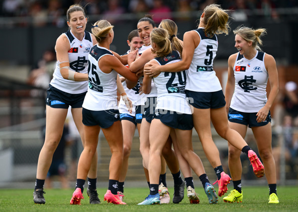 AFLW 2024 Round 09 - Collingwood v Carlton - A-55489801