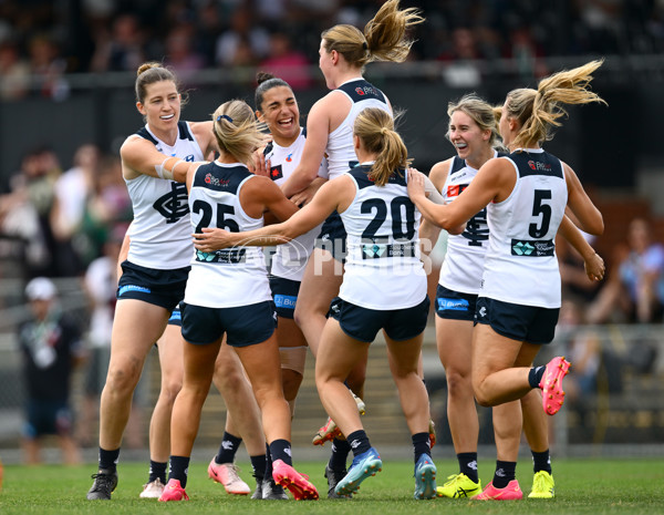 AFLW 2024 Round 09 - Collingwood v Carlton - A-55490864