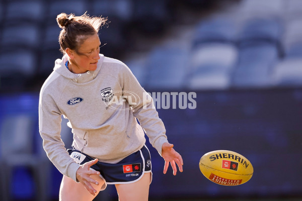 AFLW 2024 Round 10 - Geelong v Kuwarna - A-55544070