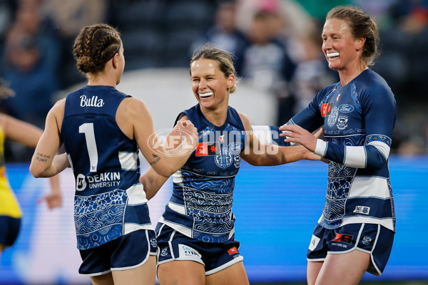 AFLW 2024 Round 10 - Geelong v Kuwarna - A-55544618