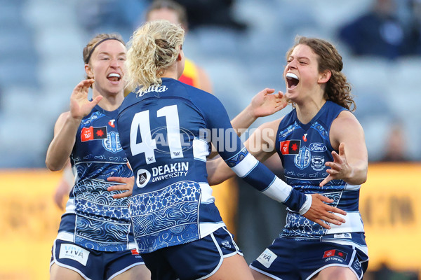 AFLW 2024 Round 10 - Geelong v Kuwarna - A-55547873