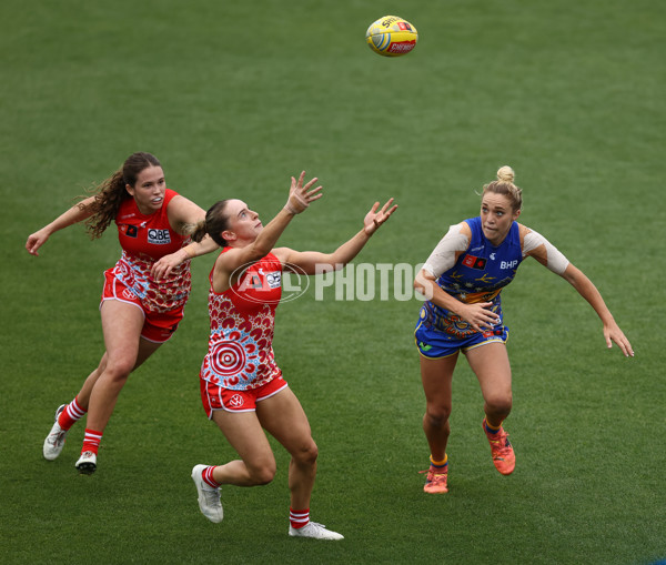 AFLW 2024 Round 10 - Sydney v Waalitj Marawar - A-55556757