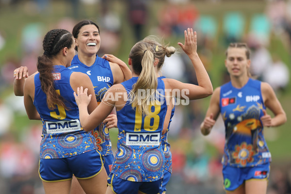 AFLW 2024 Round 10 - Sydney v Waalitj Marawar - A-55556955