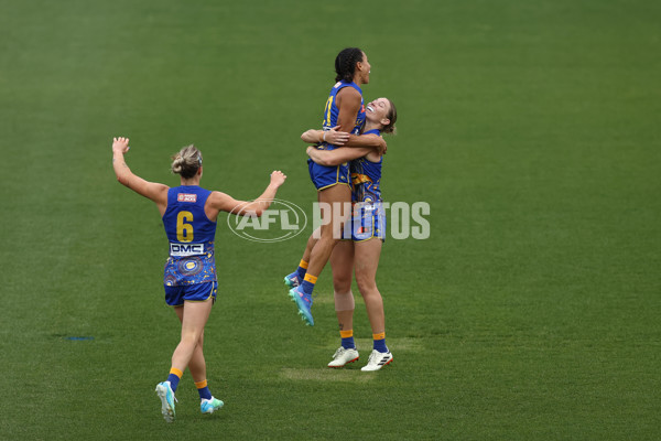 AFLW 2024 Round 10 - Sydney v Waalitj Marawar - A-55558920