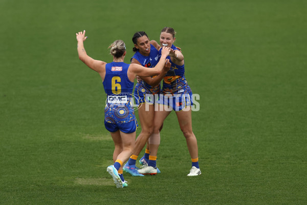 AFLW 2024 Round 10 - Sydney v Waalitj Marawar - A-55558921