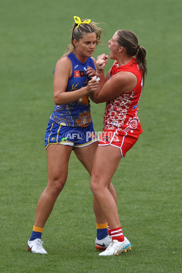 AFLW 2024 Round 10 - Sydney v Waalitj Marawar - A-55558962