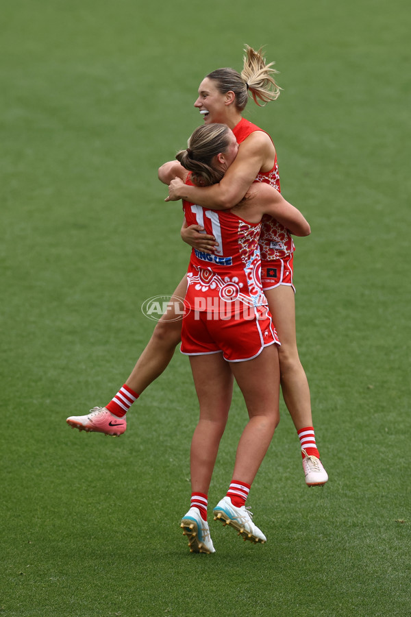 AFLW 2024 Round 10 - Sydney v Waalitj Marawar - A-55559699