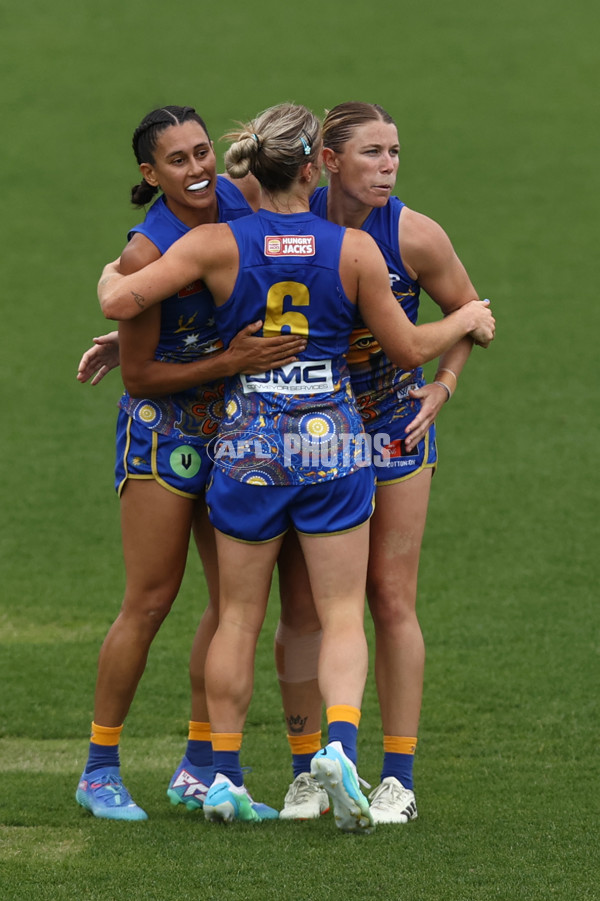 AFLW 2024 Round 10 - Sydney v Waalitj Marawar - A-55559707