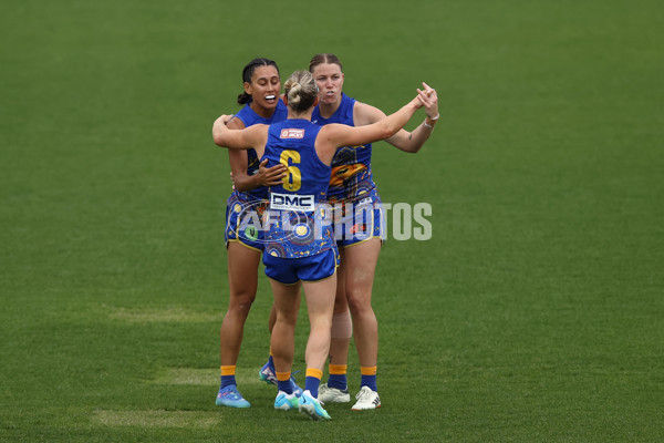 AFLW 2024 Round 10 - Sydney v Waalitj Marawar - A-55559708