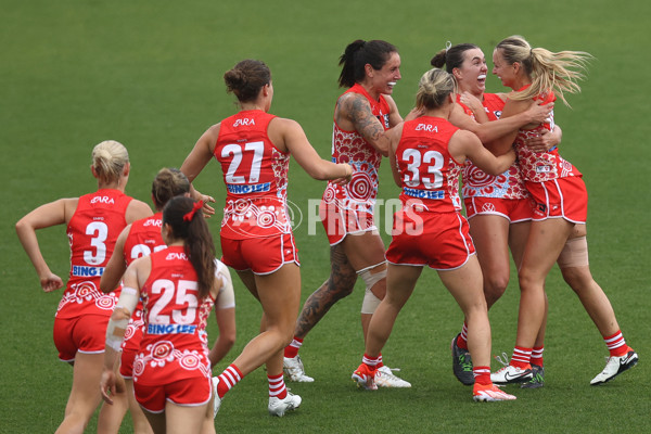 AFLW 2024 Round 10 - Sydney v Waalitj Marawar - A-55559741