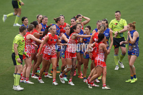 AFLW 2024 Round 10 - Sydney v Waalitj Marawar - A-55559762