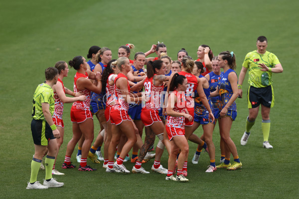 AFLW 2024 Round 10 - Sydney v Waalitj Marawar - A-55559766