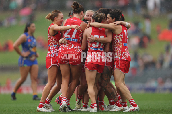 AFLW 2024 Round 10 - Sydney v Waalitj Marawar - A-55564451