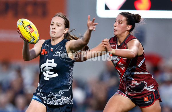 AFLW 2024 Round 10 - Carlton v Essendon - A-55571738