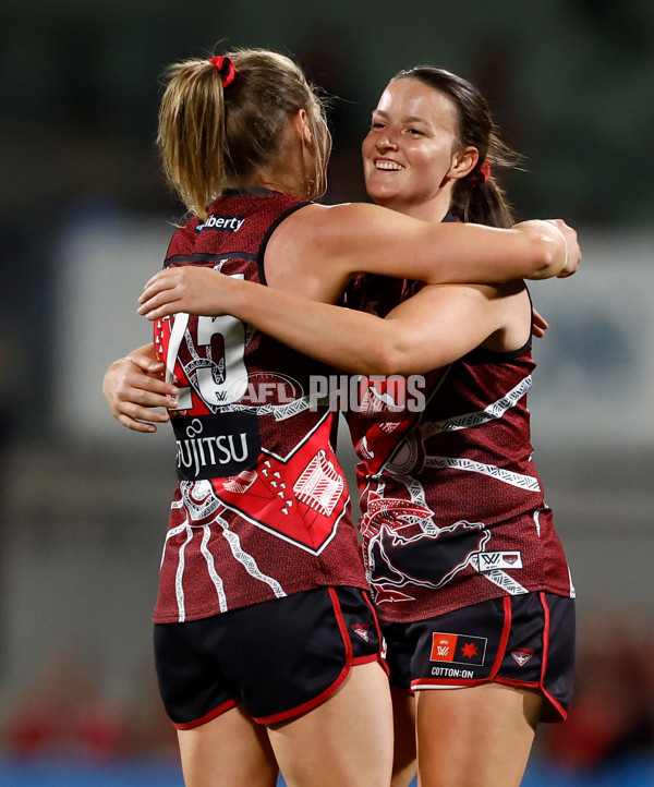 AFLW 2024 Round 10 - Carlton v Essendon - A-55574064