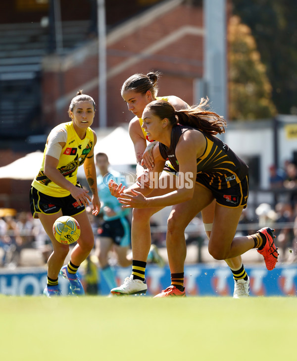 AFLW 2024 Round 10 - Richmond v Hawthorn - A-55582728