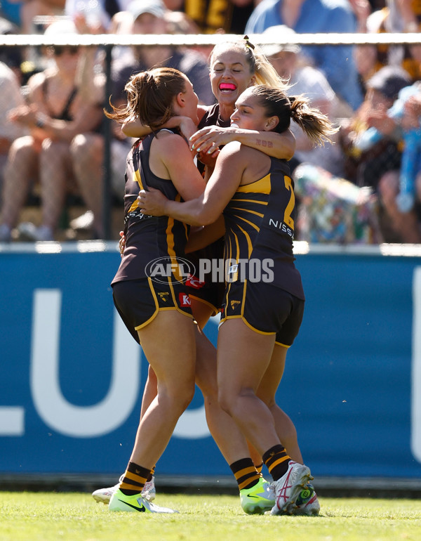 AFLW 2024 Round 10 - Richmond v Hawthorn - A-55583800