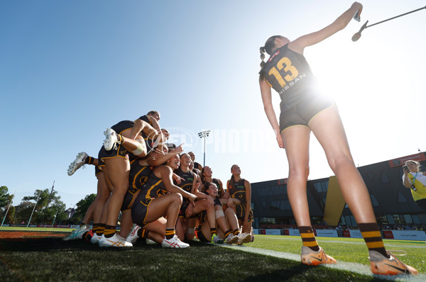 AFLW 2024 Round 10 - Richmond v Hawthorn - A-55588642