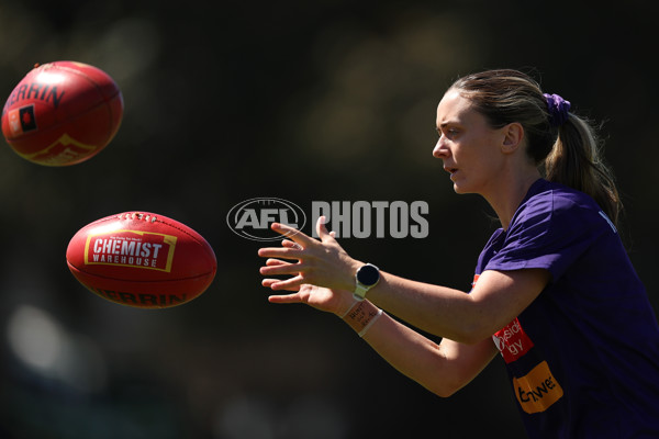 AFLW 2024 Round 10 - Walyalup v Western Bulldogs - A-55590852