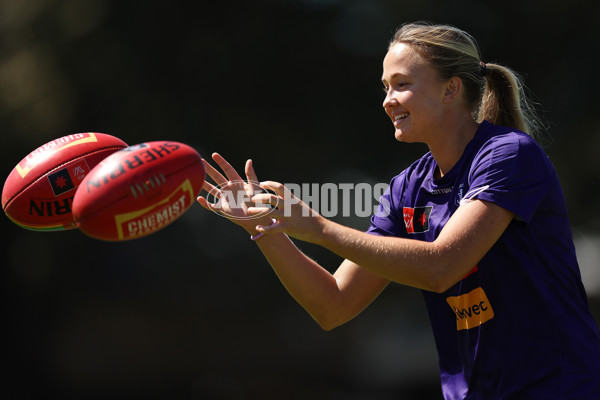 AFLW 2024 Round 10 - Walyalup v Western Bulldogs - A-55591227