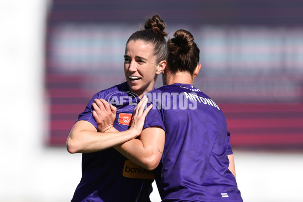 AFLW 2024 Round 10 - Walyalup v Western Bulldogs - A-55591308