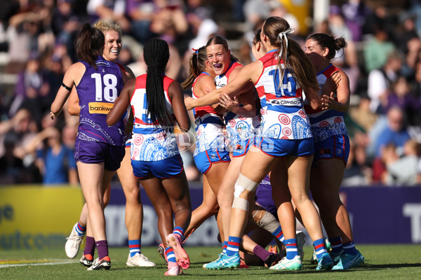 AFLW 2024 Round 10 - Walyalup v Western Bulldogs - A-55593220