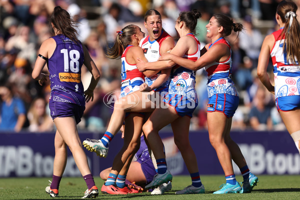 AFLW 2024 Round 10 - Walyalup v Western Bulldogs - A-55593223