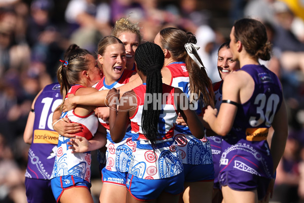 AFLW 2024 Round 10 - Walyalup v Western Bulldogs - A-55593224