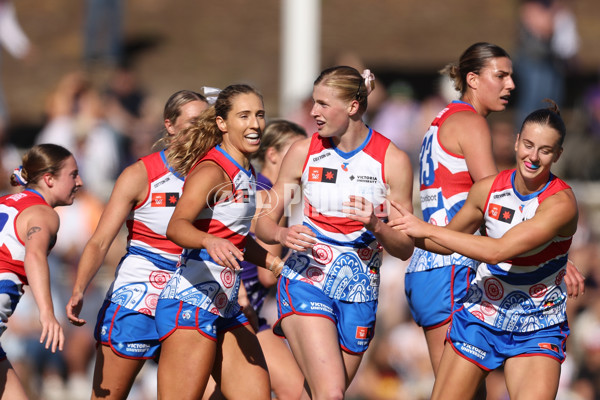 AFLW 2024 Round 10 - Walyalup v Western Bulldogs - A-55593982