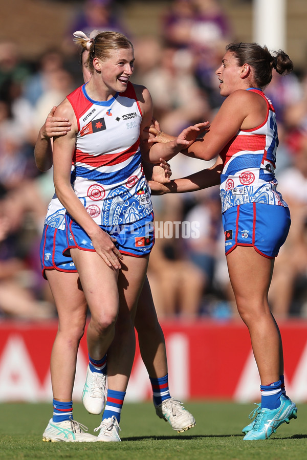 AFLW 2024 Round 10 - Walyalup v Western Bulldogs - A-55593984