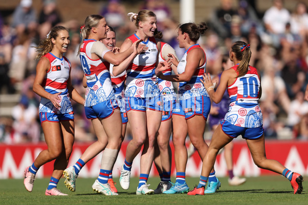 AFLW 2024 Round 10 - Walyalup v Western Bulldogs - A-55593986