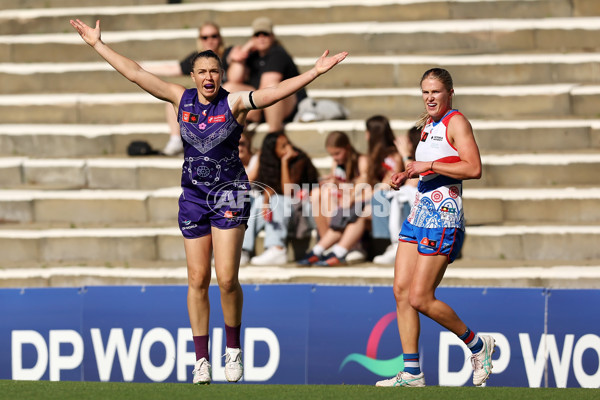 AFLW 2024 Round 10 - Walyalup v Western Bulldogs - A-55595975