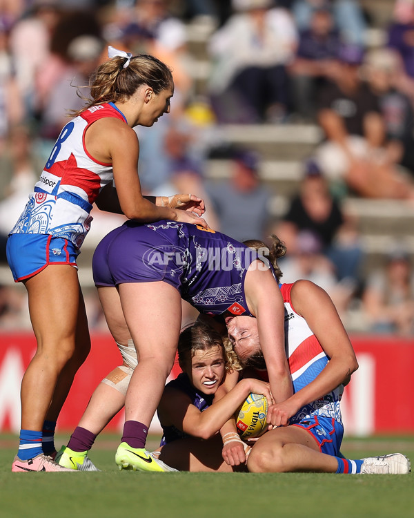 AFLW 2024 Round 10 - Walyalup v Western Bulldogs - A-55595985