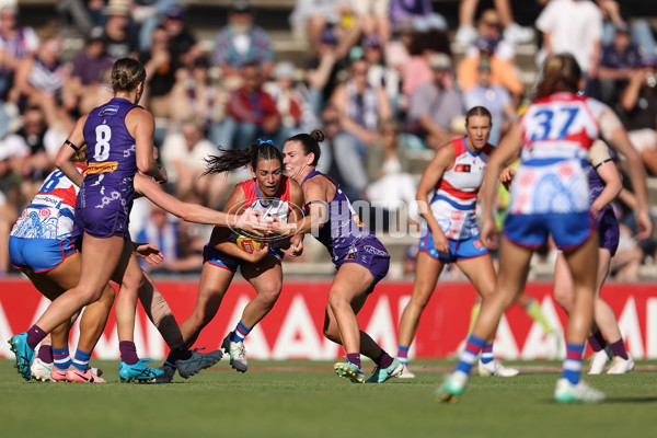 AFLW 2024 Round 10 - Walyalup v Western Bulldogs - A-55595990