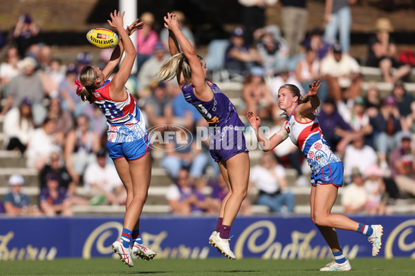 AFLW 2024 Round 10 - Walyalup v Western Bulldogs - A-55595992