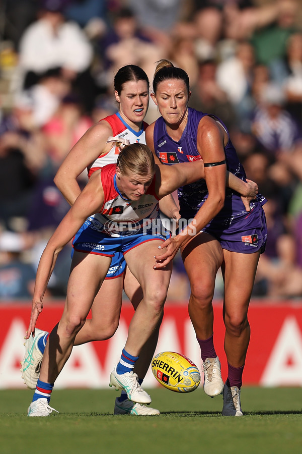 AFLW 2024 Round 10 - Walyalup v Western Bulldogs - A-55596032