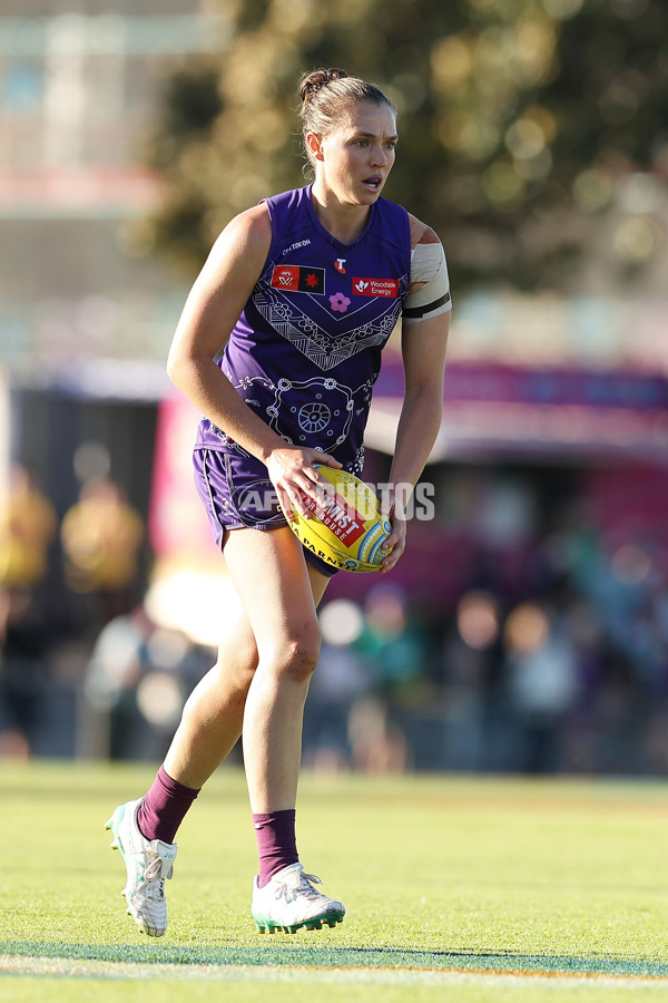 AFLW 2024 Round 10 - Walyalup v Western Bulldogs - A-55596046