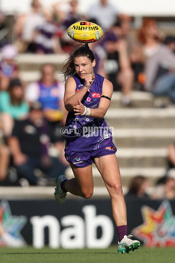 AFLW 2024 Round 10 - Walyalup v Western Bulldogs - A-55596569