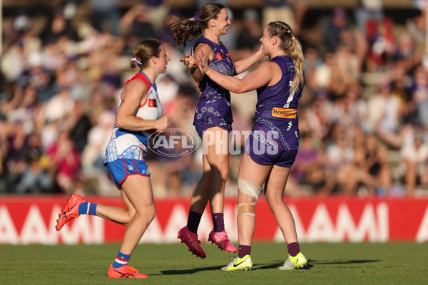 AFLW 2024 Round 10 - Walyalup v Western Bulldogs - A-55596619