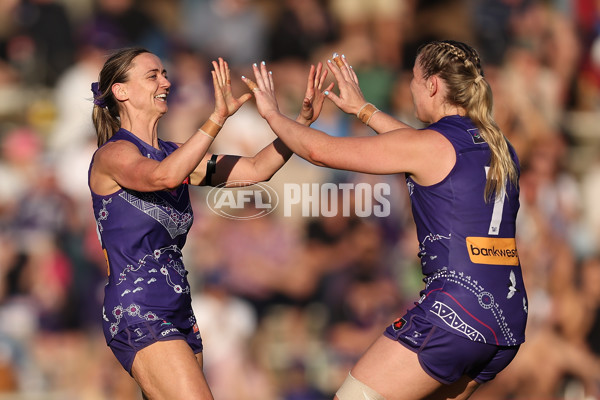 AFLW 2024 Round 10 - Walyalup v Western Bulldogs - A-55596620