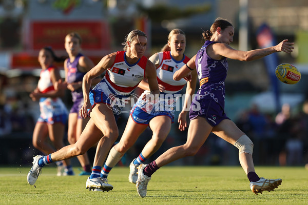 AFLW 2024 Round 10 - Walyalup v Western Bulldogs - A-55598419