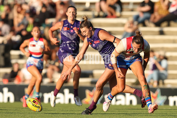 AFLW 2024 Round 10 - Walyalup v Western Bulldogs - A-55599708