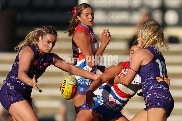 AFLW 2024 Round 10 - Walyalup v Western Bulldogs - A-55599726