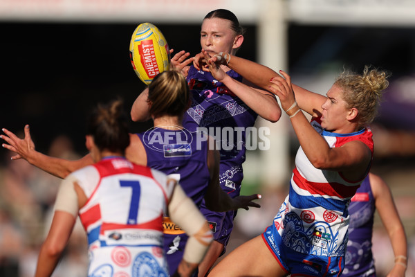 AFLW 2024 Round 10 - Walyalup v Western Bulldogs - A-55599764