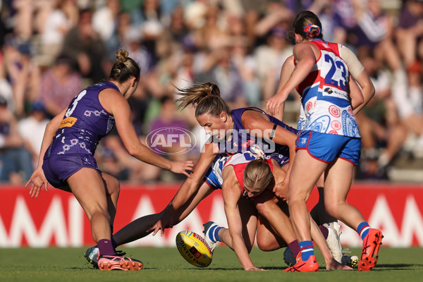 AFLW 2024 Round 10 - Walyalup v Western Bulldogs - A-55600734