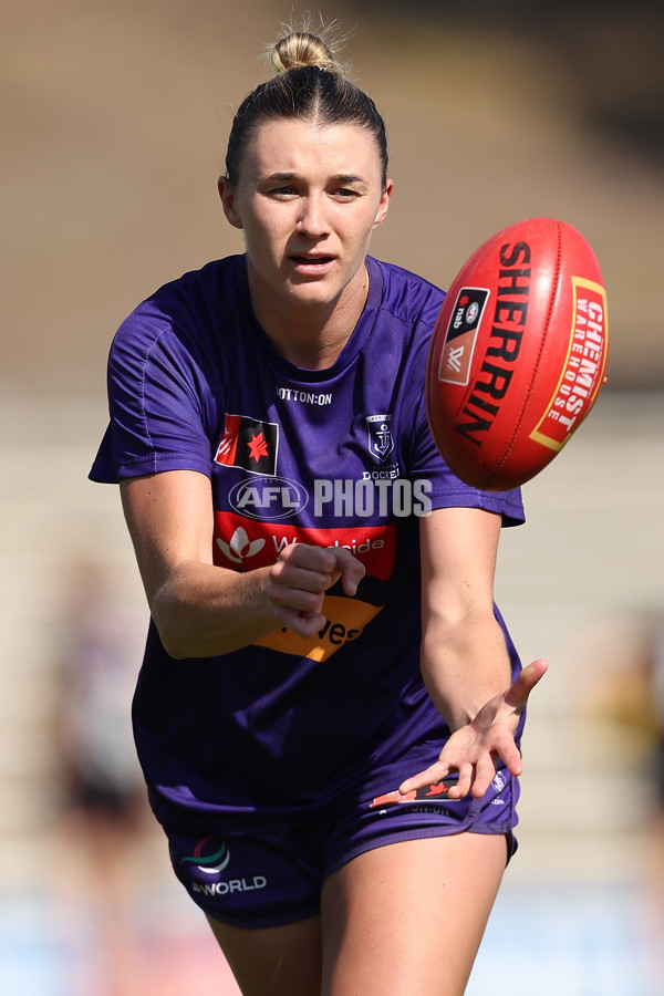 AFLW 2024 First Elimination Final - Fremantle v Essendon - A-55654017